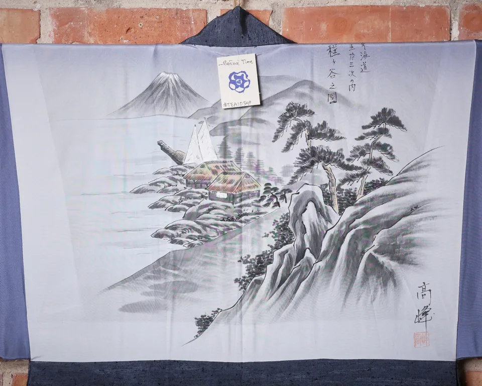 Grey-blue haori with a mountain landscape lining — view 10