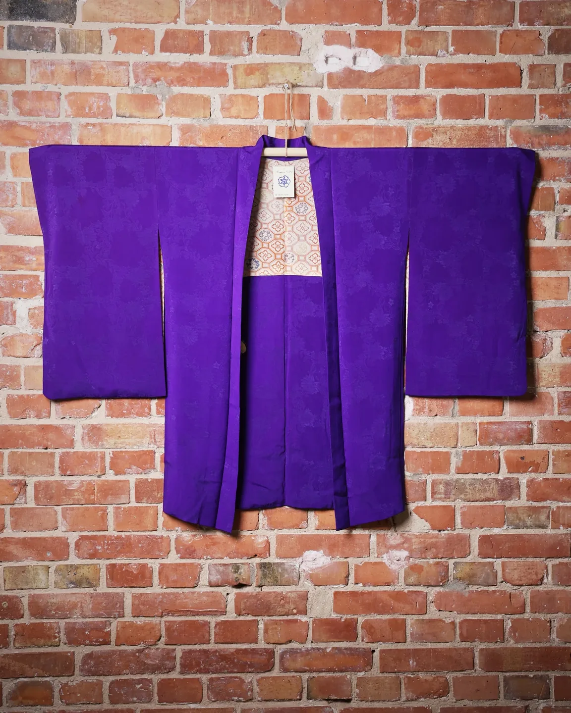 Purple haori with a woven pattern and crest — view 1