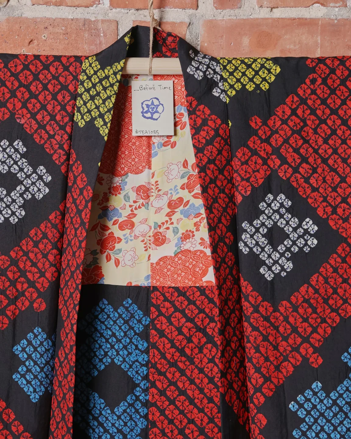 Red-black haori with colourful geometric motifs — view 3