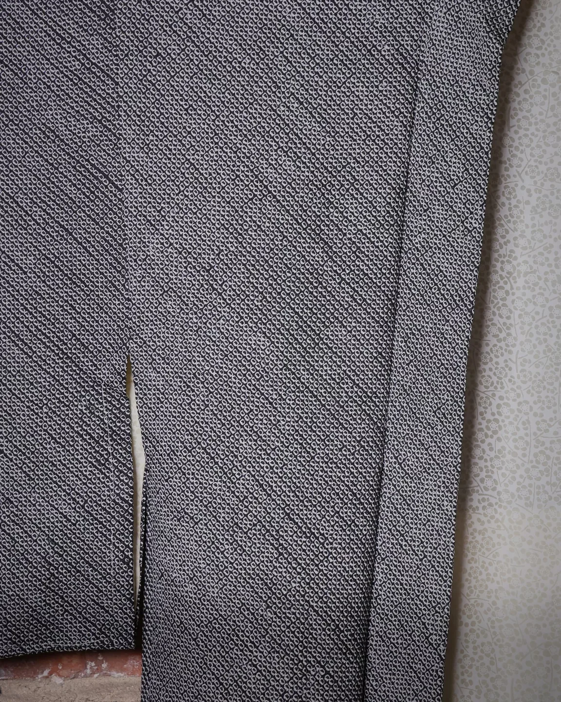 Grey haori with a fine diagonal pattern — view 2
