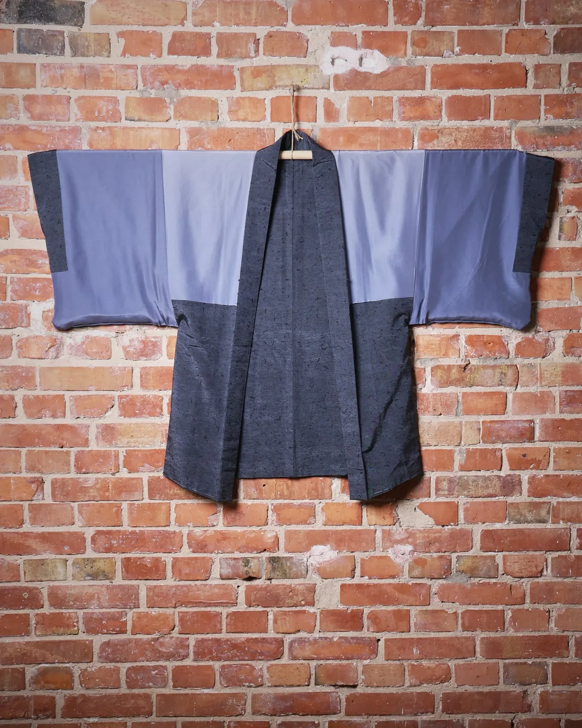 Grey-blue haori with a mountain landscape lining — view 6