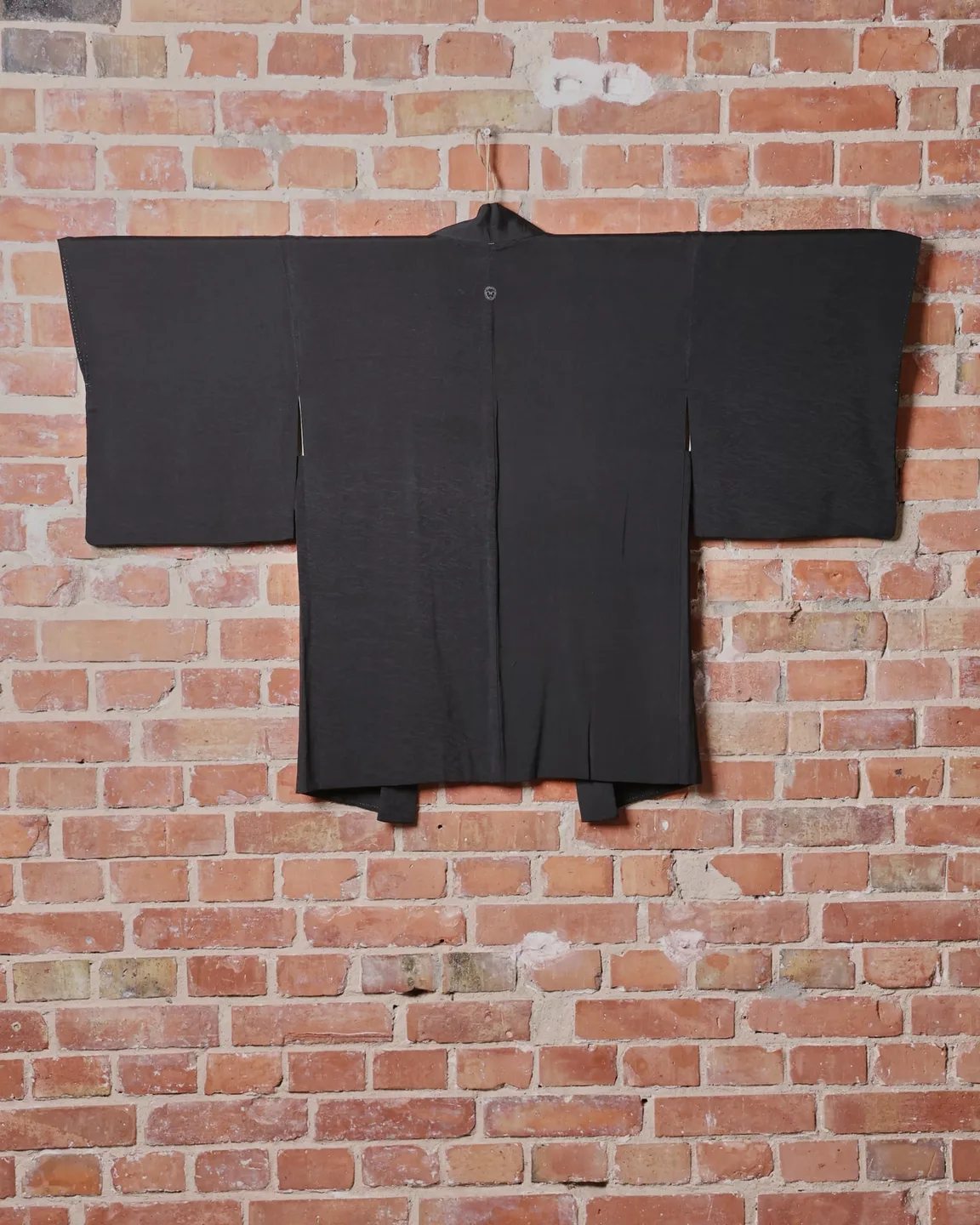 Dark haori with a woven woodgrain pattern — view 5