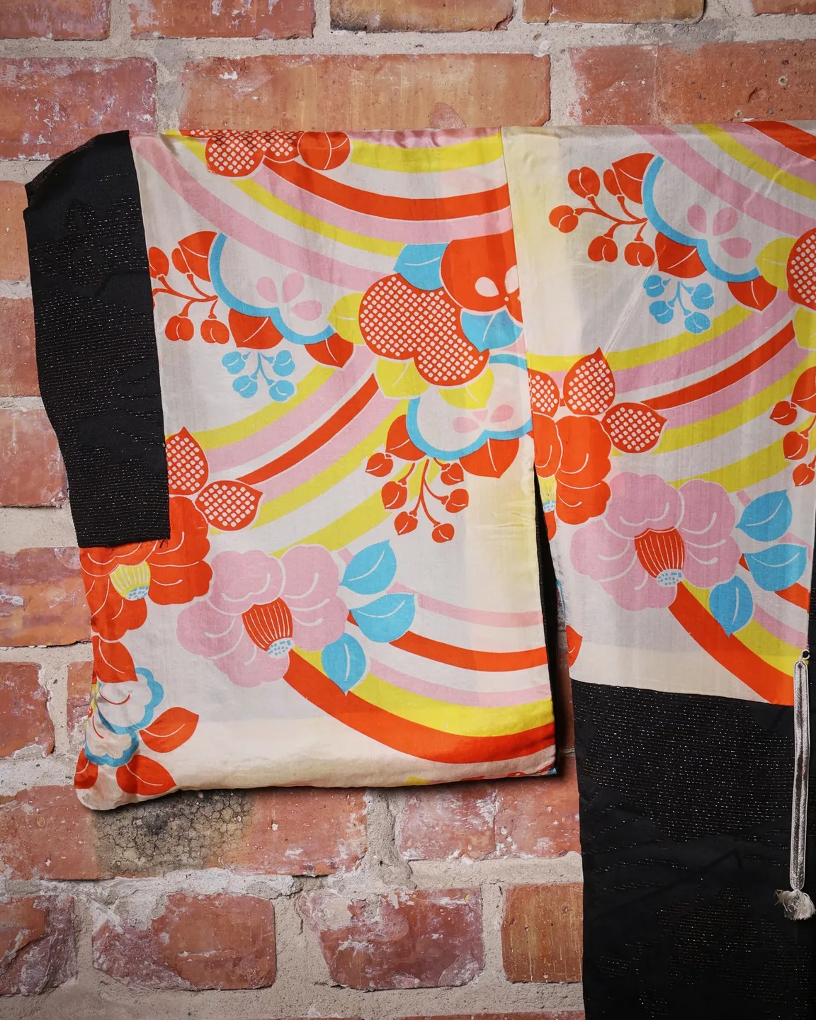 Black haori with a woven pattern and floral lining — view 7
