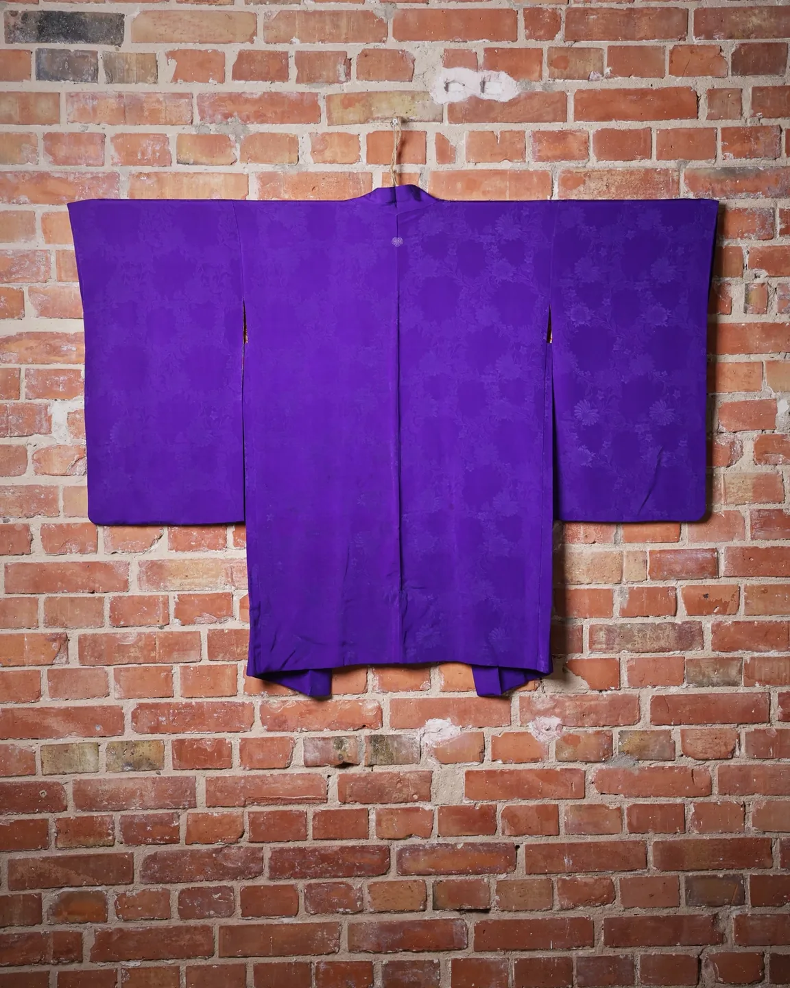 Purple haori with a woven pattern and crest — view 4