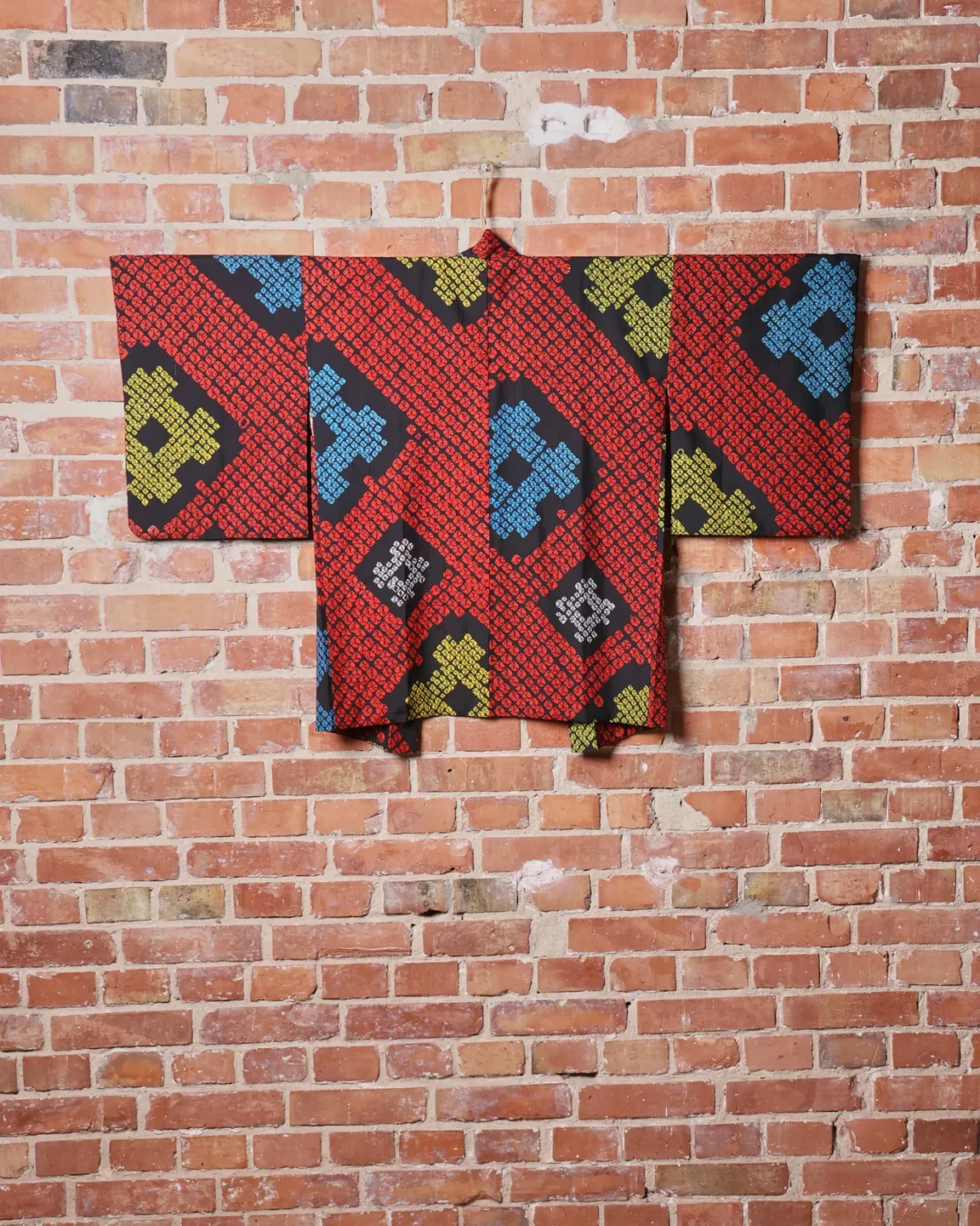 Red-black haori with colourful geometric motifs — view 5