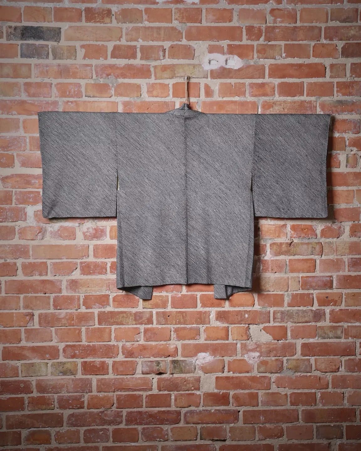 Grey haori with a fine diagonal pattern — view 4