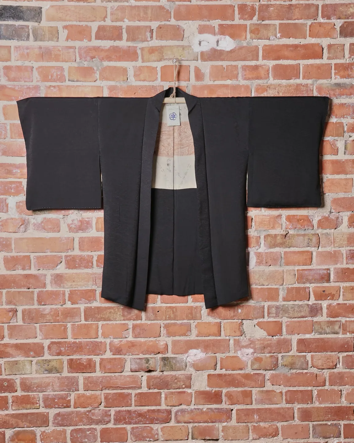 Dark haori with a woven woodgrain pattern — view 1